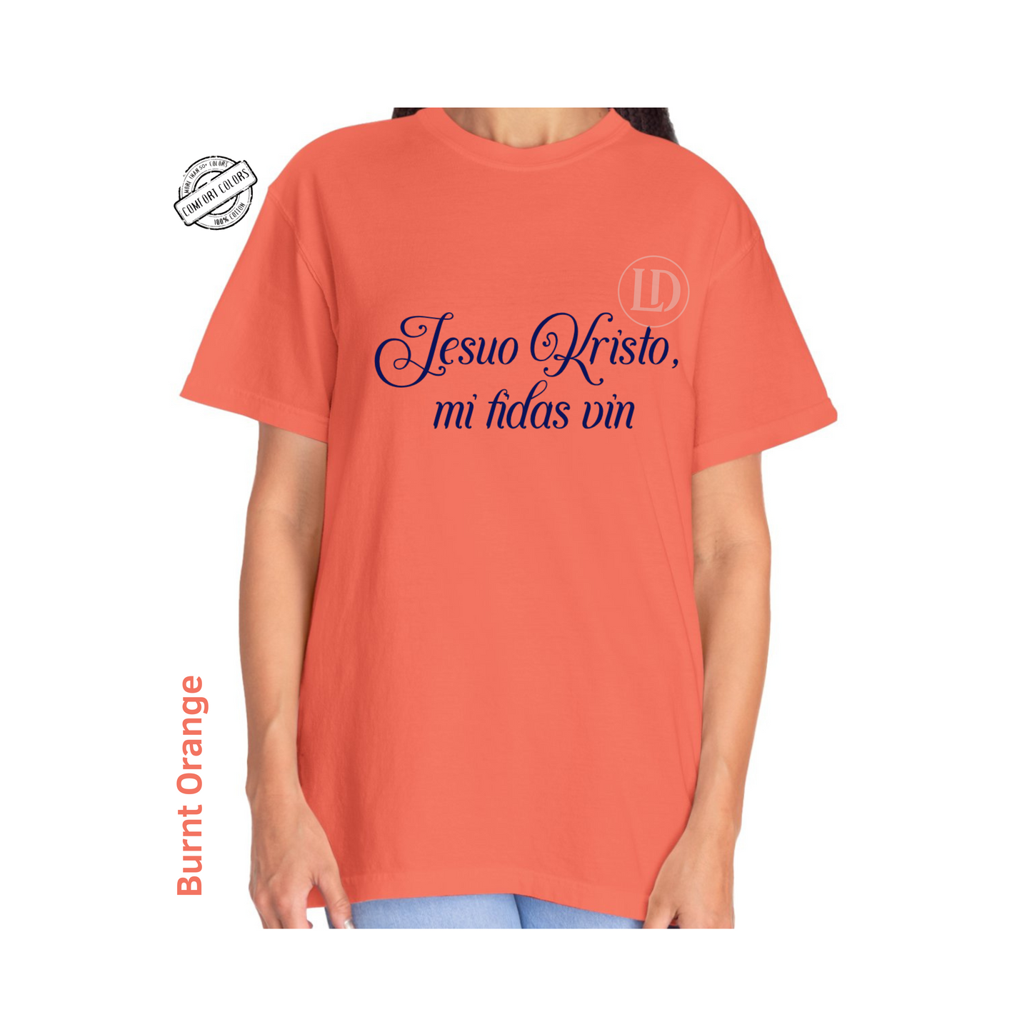 Camiseta unisex de algodón suave, perfecta para el día a día. Diseñada con impresión de alta calidad que resiste lavados y uso constante. Disponible en varios colores y tallas. Ideal para quienes buscan comodidad sin perder estilo.
