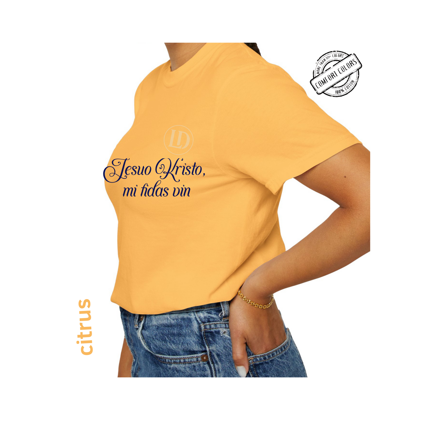 Camiseta unisex de algodón suave, perfecta para el día a día. Diseñada con impresión de alta calidad que resiste lavados y uso constante. Disponible en varios colores y tallas. Ideal para quienes buscan comodidad sin perder estilo.