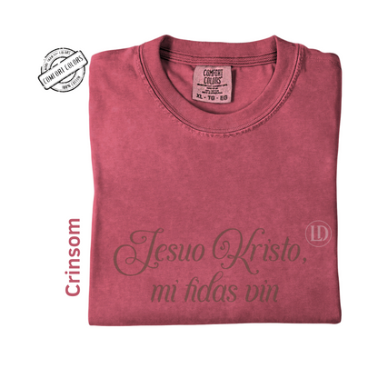 Camiseta unisex de algodón suave, perfecta para el día a día. Diseñada con impresión de alta calidad que resiste lavados y uso constante. Disponible en varios colores y tallas. Ideal para quienes buscan comodidad sin perder estilo.