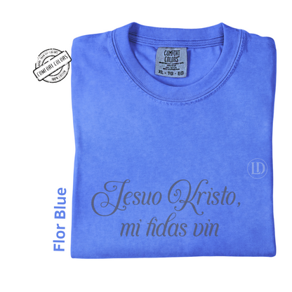 Camiseta unisex de algodón suave, perfecta para el día a día. Diseñada con impresión de alta calidad que resiste lavados y uso constante. Disponible en varios colores y tallas. Ideal para quienes buscan comodidad sin perder estilo.