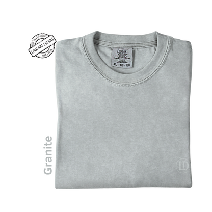 Camiseta unisex de algodón suave, perfecta para el día a día. Diseñada con impresión de alta calidad que resiste lavados y uso constante. Disponible en varios colores y tallas. Ideal para quienes buscan comodidad sin perder estilo.