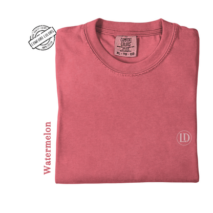 Camiseta unisex de algodón suave, perfecta para el día a día. Diseñada con impresión de alta calidad que resiste lavados y uso constante. Disponible en varios colores y tallas. Ideal para quienes buscan comodidad sin perder estilo.